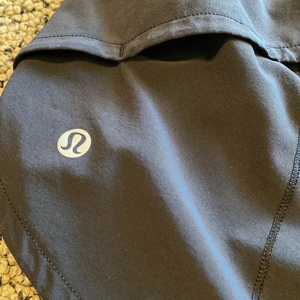 Lululemon Black Running Shorts Size 8 Regular in Like New Condition